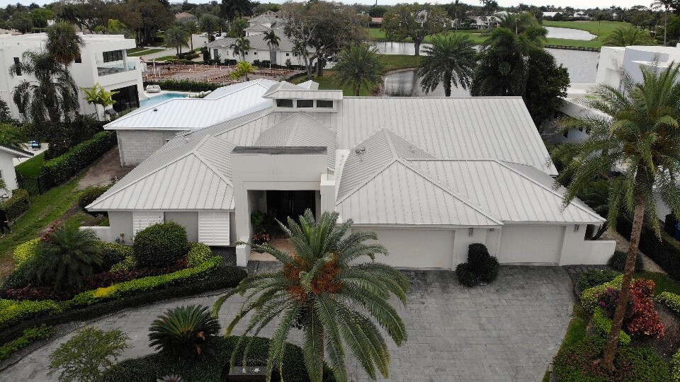 Image of the article: Does Metal Roof Color Fade Over Time? Understanding Metal Roof Aging